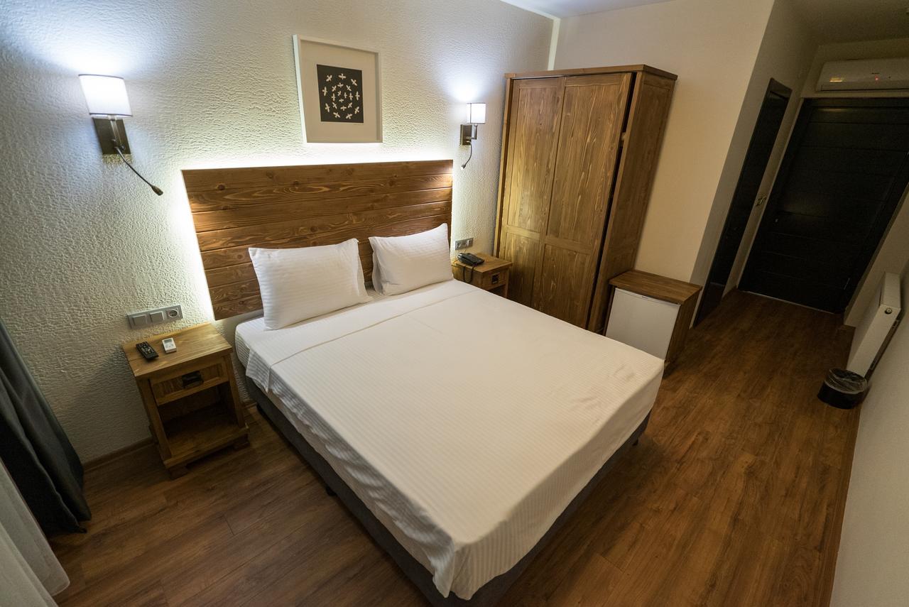 8 Rooms Hotel เกลีโบลู ภายนอก รูปภาพ
